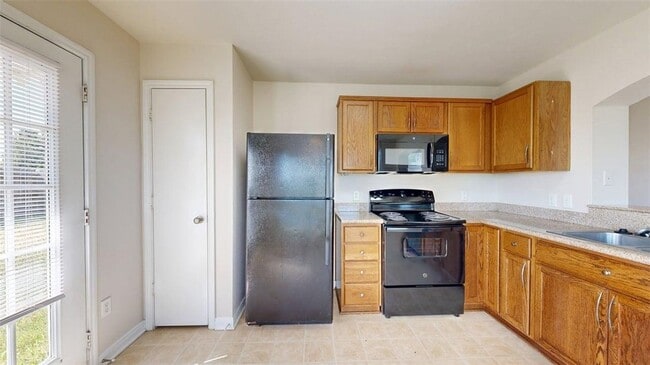 Building Photo - 4140 McFarland Dr