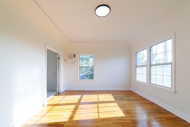 Building Photo - 1451 Ridgeley Dr