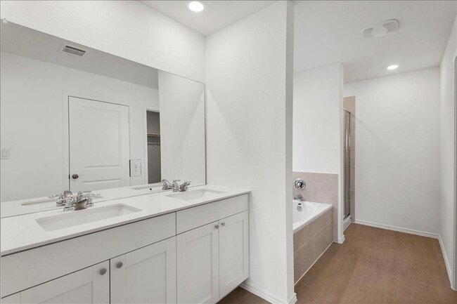 Building Photo - 212 Seven Seas Dr