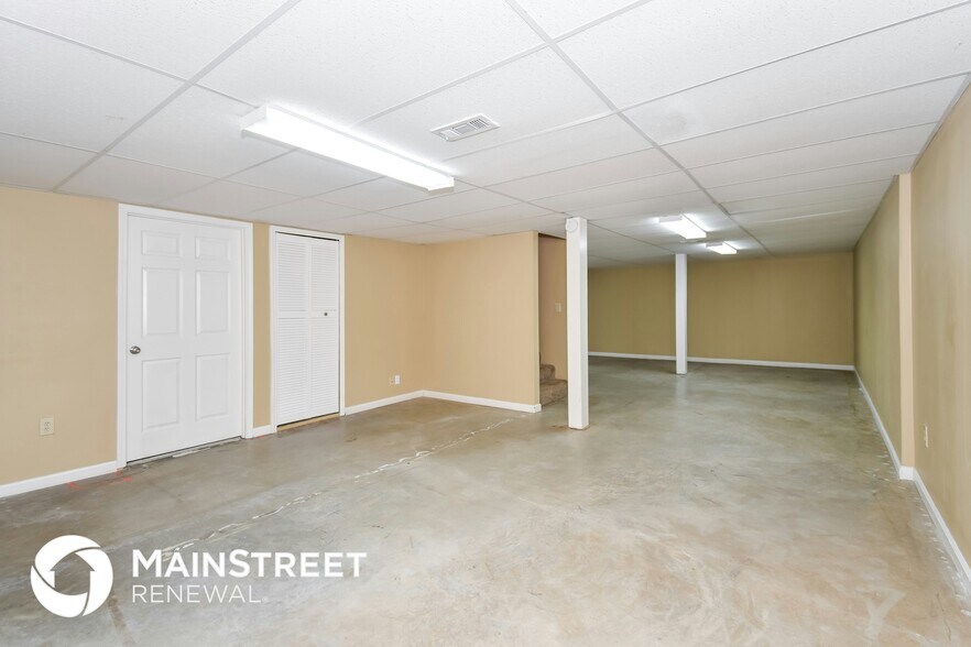 Building Photo - 1200 Goshen Ln