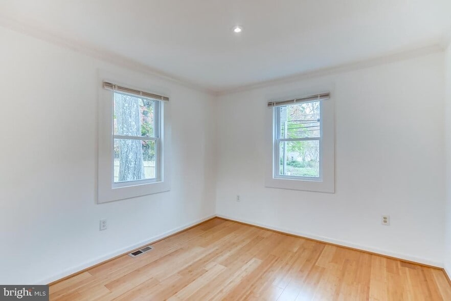 Building Photo - 822 Warburton Ln