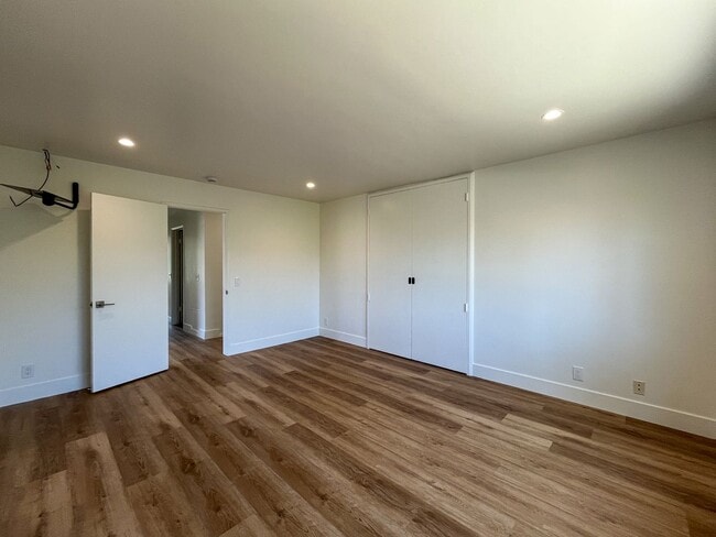 Building Photo - 5281 Tattershall Ave