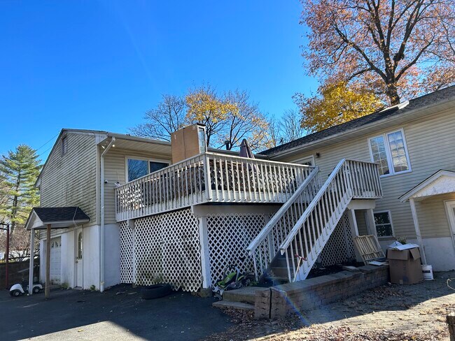 Building Photo - 8 Greene Rd