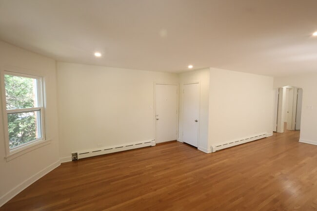 Building Photo - 2839 N Austin Ave