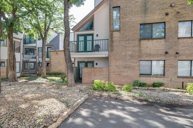 Building Photo - 2304 Balsam Dr