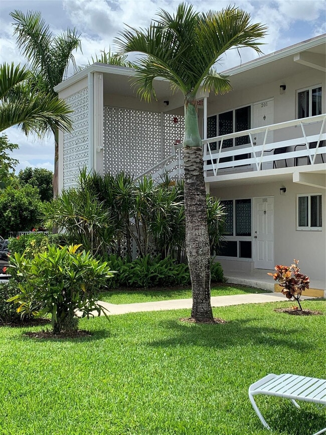 Building Photo - 3205 SE 7th St