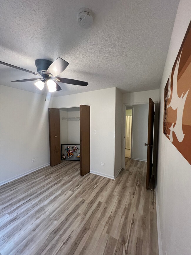 Building Photo - 2028 N Rand Rd