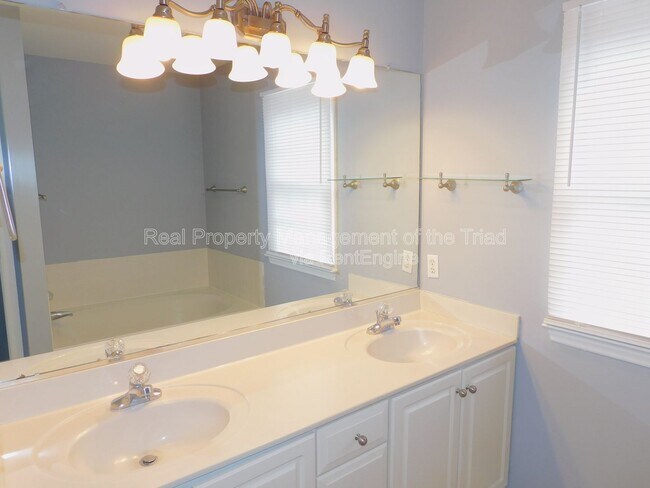 Building Photo - 5101 Mountain Ash Ct