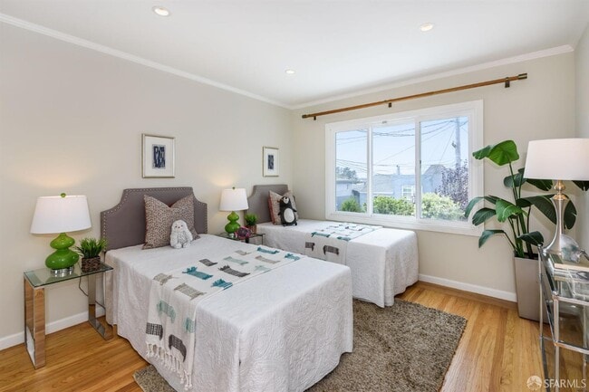 Building Photo - 177 Meadowbrook Dr