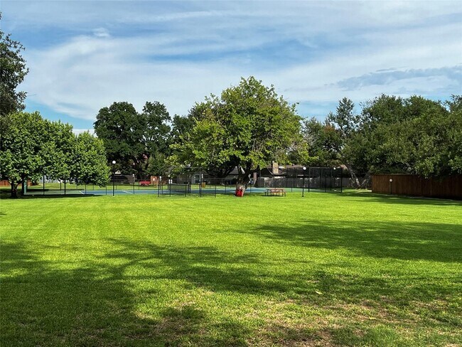 Building Photo - 15621 Terrace Lawn Cir