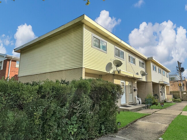 Building Photo - 4843 Elm St