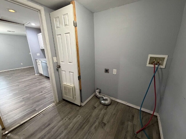 Building Photo - 3-Bedroom, 2 Full Baths in Del City