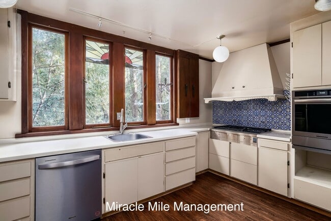 Building Photo - Unique Tudor Style Home with bonus cottage