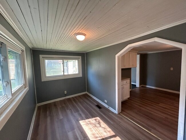 Building Photo - Beautifully Renovated 3-Bedroom Home with Expansive Yard and Private Deck in Graysville