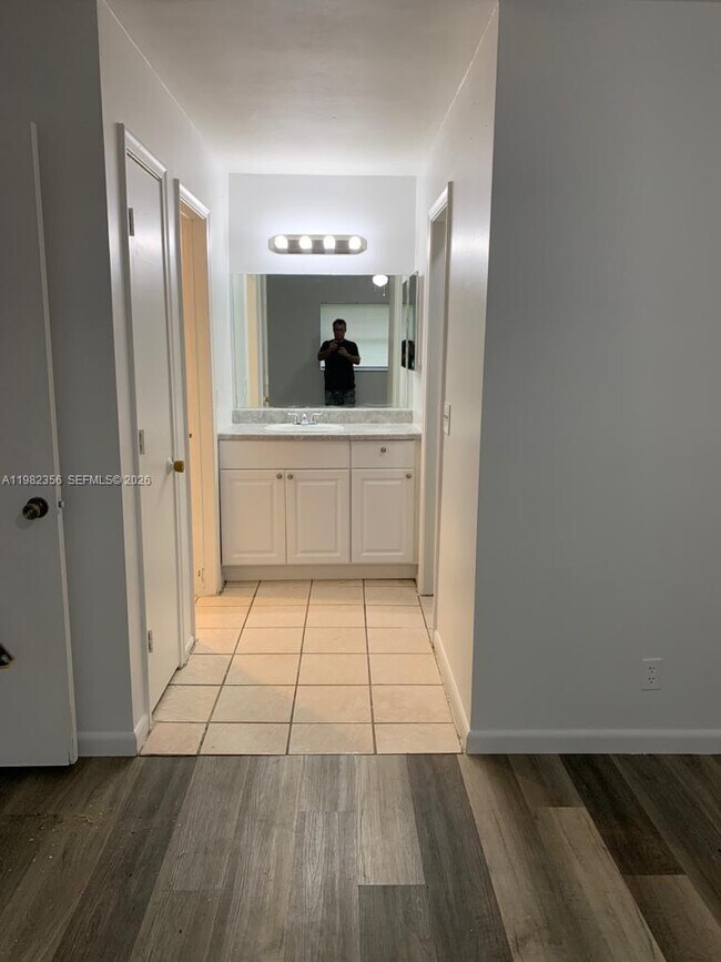 Building Photo - 4121 NW 30th Terrace