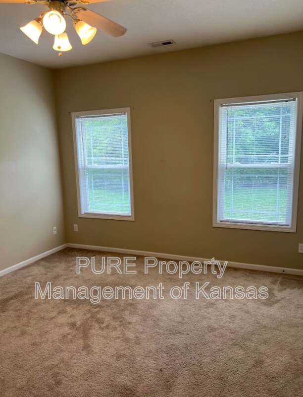 Building Photo - 2707 SE Taurus Ct
