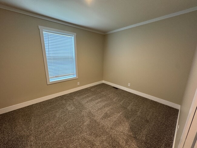 Building Photo - 48599 Lakeview E