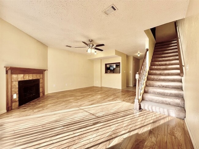 Building Photo - 800 W Collins St