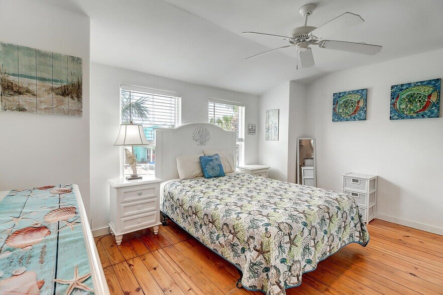 Building Photo - 2120 Eleventh Street-SI ID1023198P