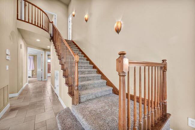 Building Photo - 1520 Taos Ln