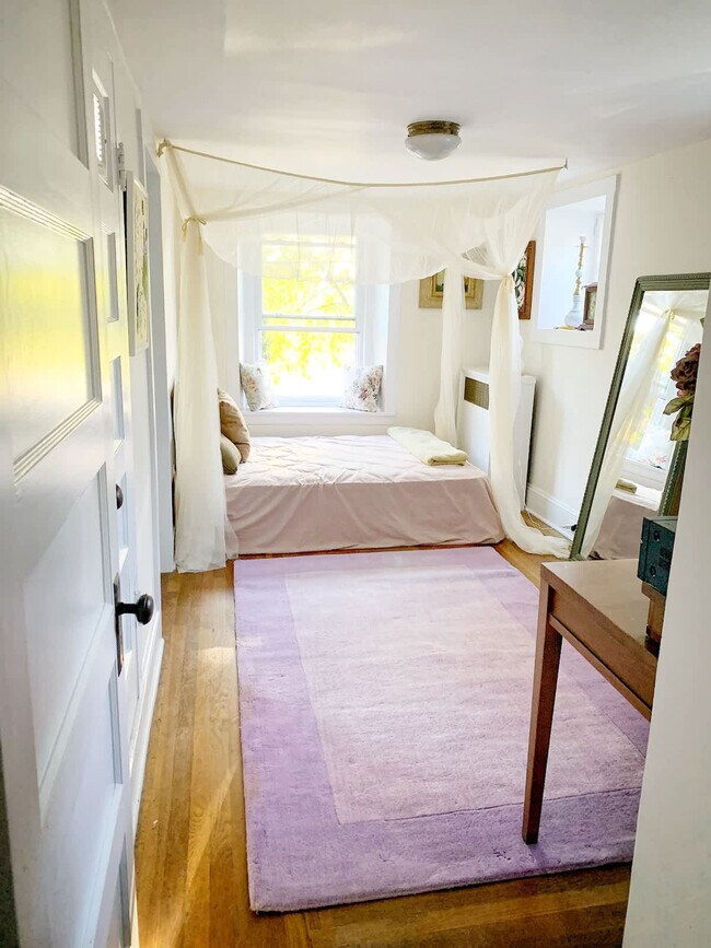 Building Photo - 54 River Dr