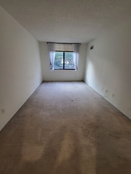 Building Photo - 5225 Pooks Hill Rd