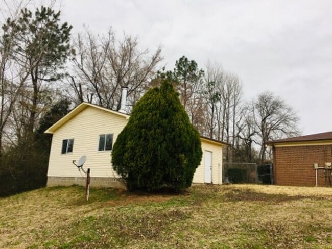 Building Photo - 210 Waynick Rd