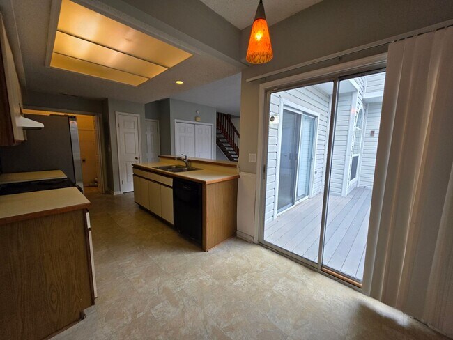 Building Photo - PEMBROKE CROSSING CONDOS