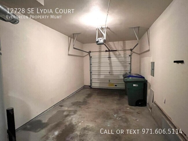 Building Photo - 12728 SE Lydia Ct