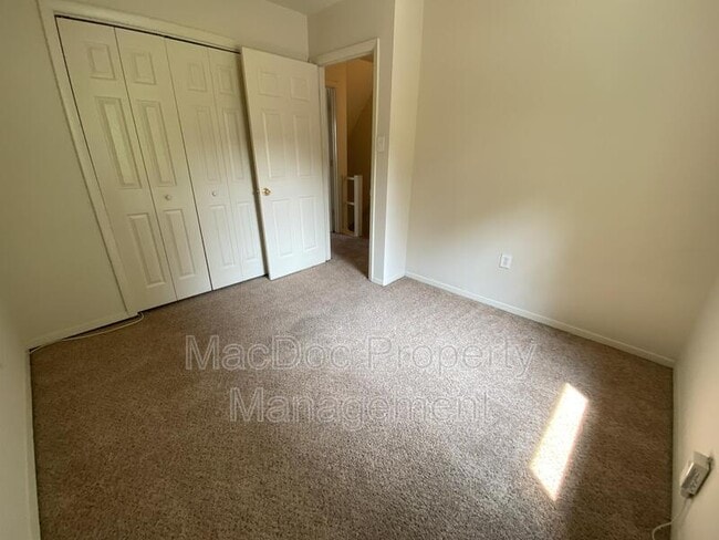 Building Photo - 729 Anvil Rd