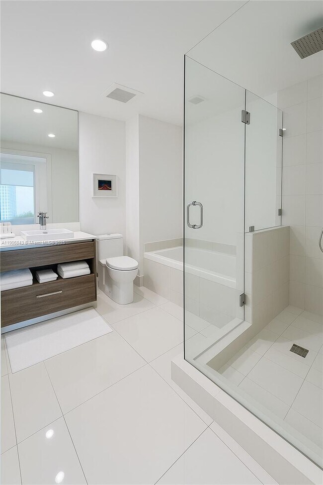 Building Photo - 1100 S Miami Ave