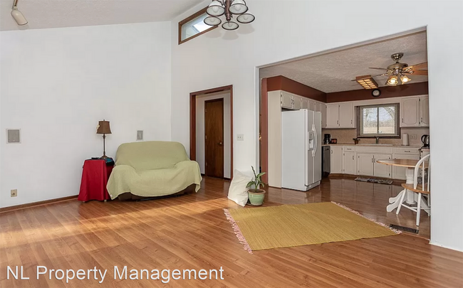 Building Photo - 4 br, 3 bath House - 13717 Valley Street