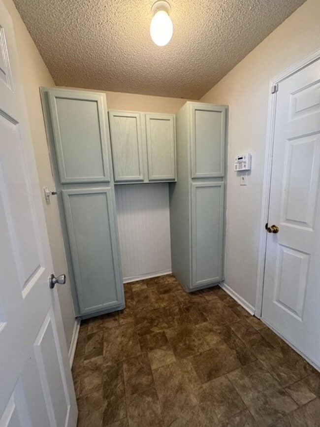 Building Photo - 1723 Elijah Blue Dr