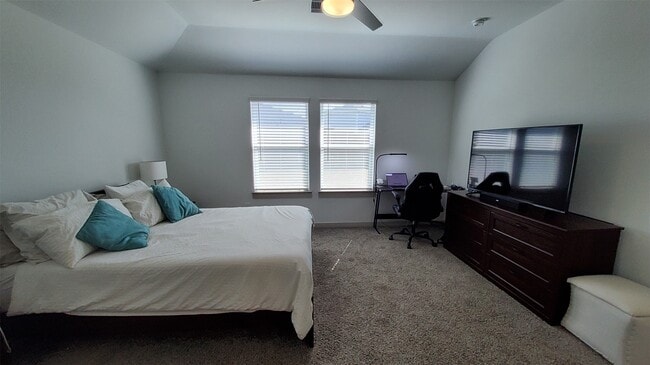 Building Photo - 4011 Itzle Is Ct