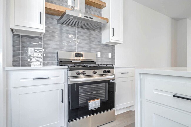 Building Photo - 5636 Dolores St