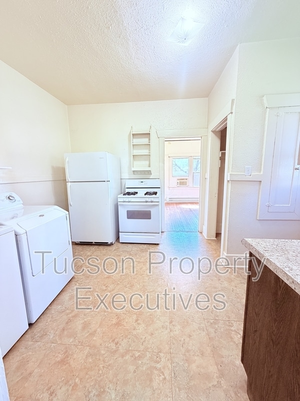 Building Photo - 722 E Drachman St