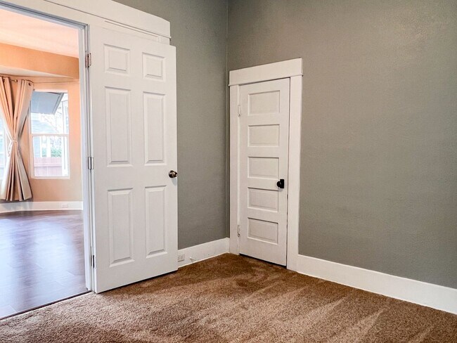 Building Photo - 3BD/2BA+FLEX HOME IN LEBANON