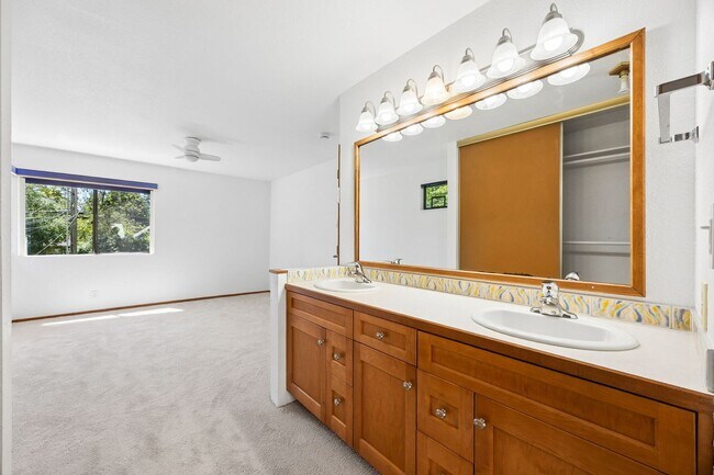 Building Photo - Unique 3bd/2.5bth Haller Lake Home in North Seattle, $4,250/mo.