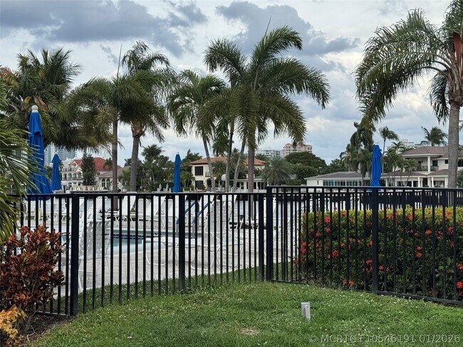 Building Photo - 6219 Bay Club Dr