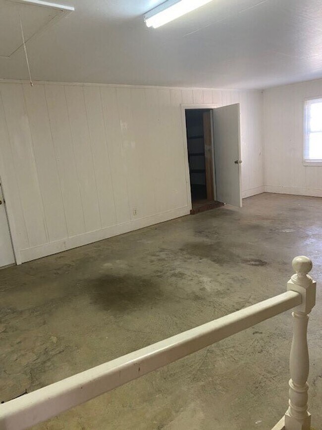 Building Photo - 4712 Lakeview Estates Dr