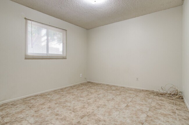 Building Photo - 7850 E Glenrosa Ave
