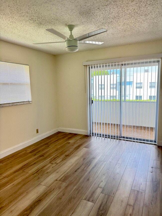 Building Photo - 460 Saxony Way