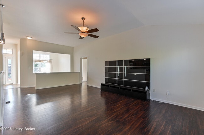 Building Photo - 220 Rockcrest Way