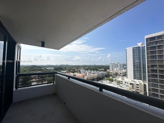 Building Photo - 2555 Collins Ave