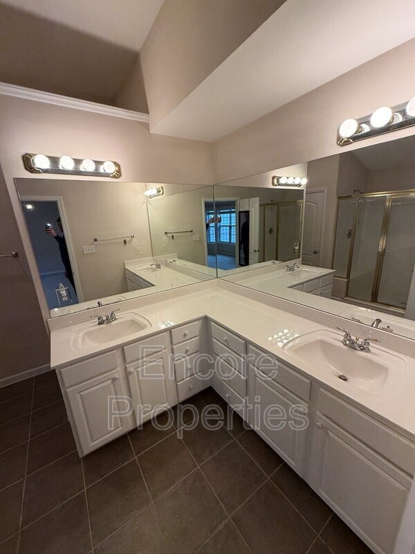 Building Photo - 6824 Middleboro Dr