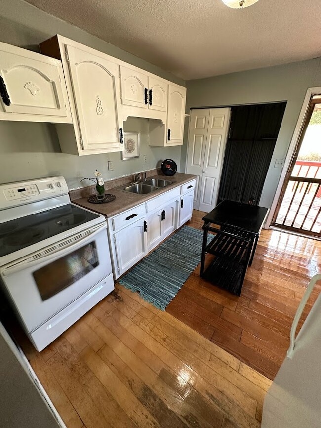 Building Photo - 405 Toney Rd