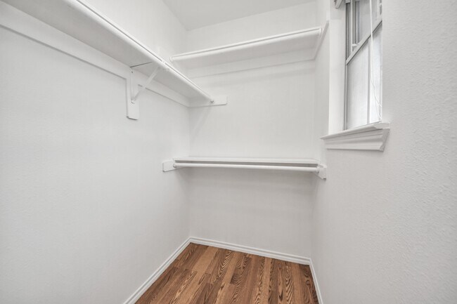 Building Photo - 16526 Cairngrove Ln