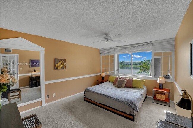 Building Photo - 2737 S Oakland Forest Dr