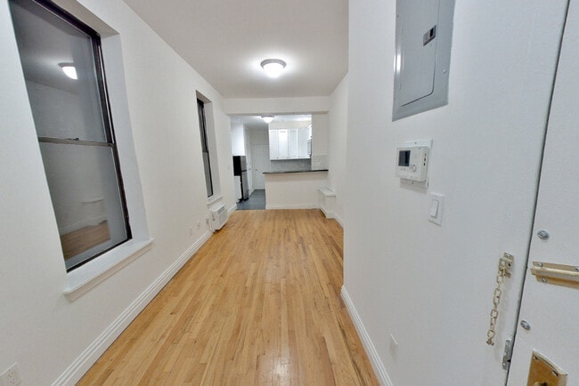Building Photo - 417 3rd Ave