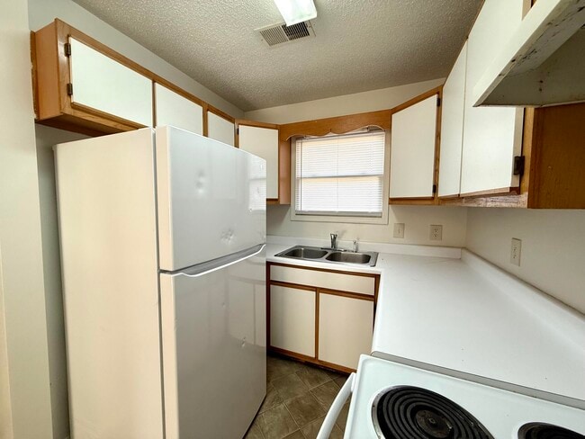 Building Photo - 33 Driftwood Cir